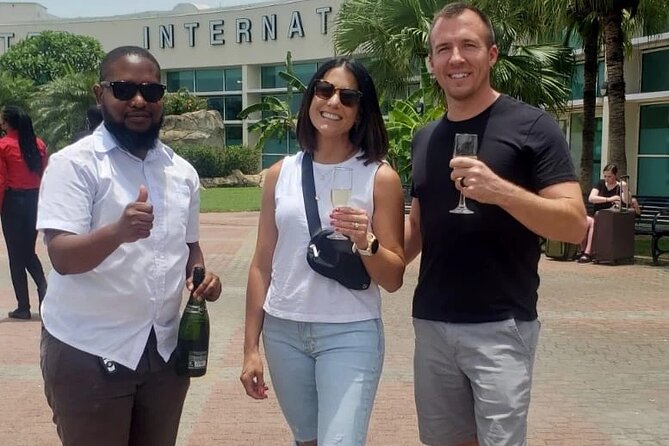 Private: Montego Bay Airport- Negril Resorts on the beach - What the private vehicle setup means for your group