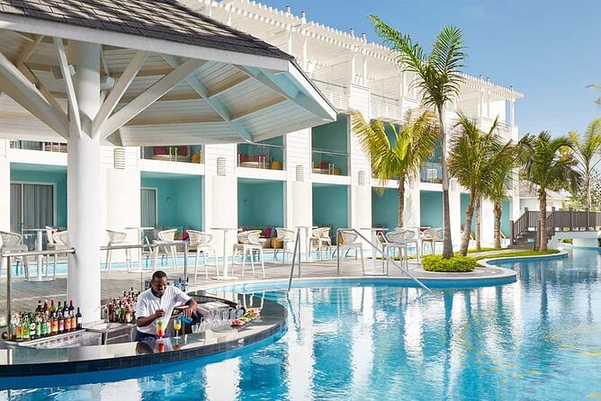 Private Montego Bay Jamaica Airport Transfer to Hotels in Negril - One-Way or Round-Trip: Pick the Right Version