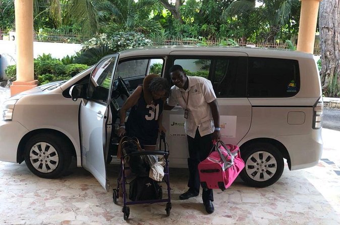Private Round Trip Airport Transfers in and Around Montego Bay - A calm first ride after landing in Jamaica