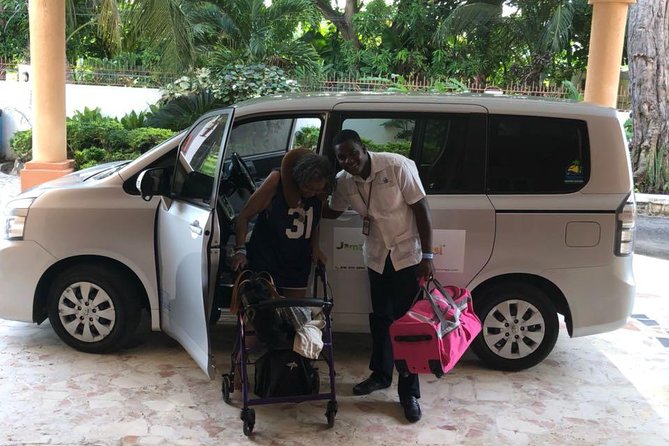 Private Round Trip Airport Transfers in and Around Montego Bay - The airport pickup, step by step