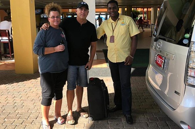 Private Round Trip Airport Transfers in and Around Montego Bay - What the private minivan changes