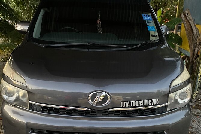 Private Sangsters Int. Airport Pickup to Montego Bay Resorts - Bottled water, music, and the small comforts that count
