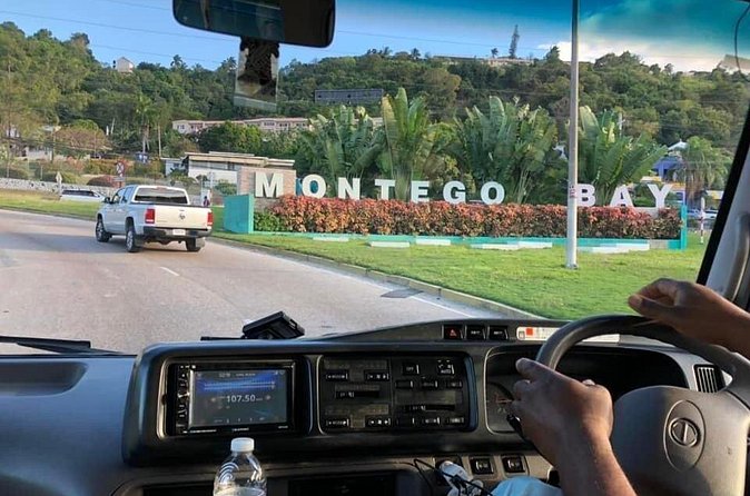 Private Transfer from Montego Bay Airport to Montego Bay Hotels - Small details that improve the arrival