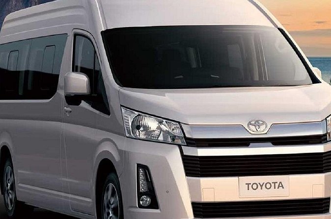 Private Transfer from Montego Bay Airport to Ocho Rios - One-Way or Round-Trip Booking