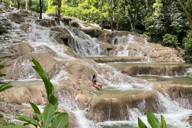 Private Transfer from Montego Bay to Dunns River Falls - Who will get the most from this outing
