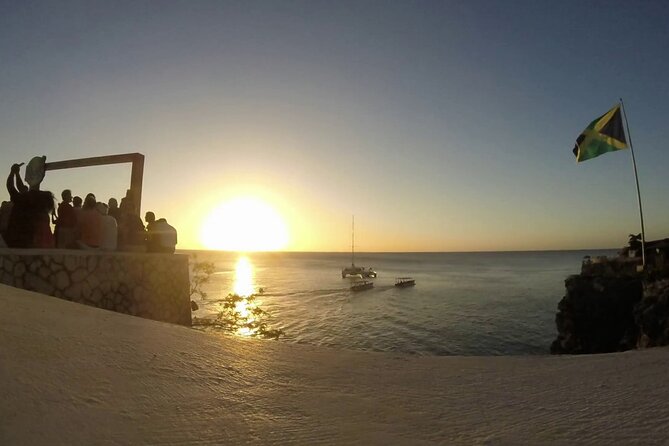 Private Trip to Blue Hole Mineral Springs, Negril & Ricks Café - What the private vehicle changes