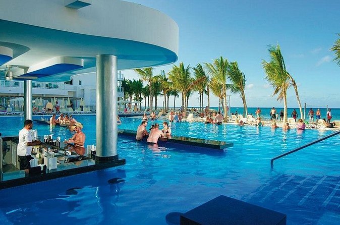 Riu Montego Bay Resort Airport Transfer - A direct ride from Montego Bay Airport to Riu Montego Bay
