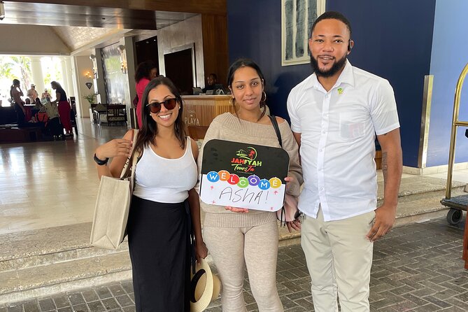 RIU Palace reggae and RIU Montego Bay private airport transfers - The Riu resort pickup works differently