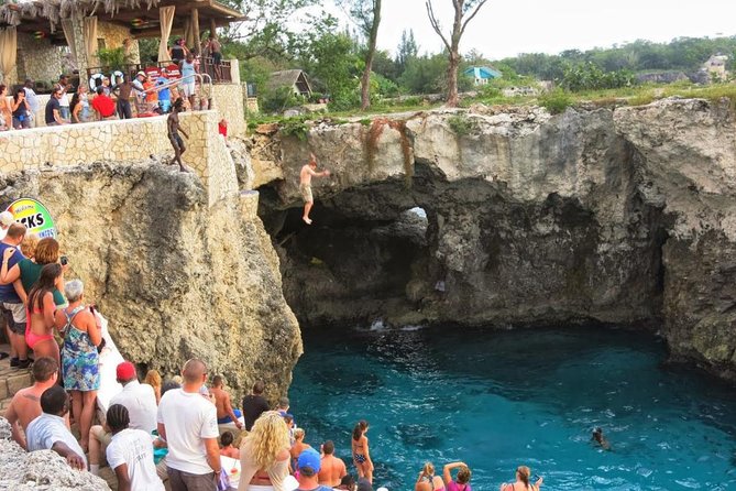 Seven Mile Beach and Rick’s Cafe Private Tour - The road from Montego Bay and other pickup areas