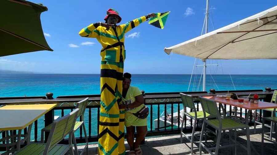 Shopping & Sightseeing Local Guided Tour In Montego Bay - Starting with pickup in Montego Bay