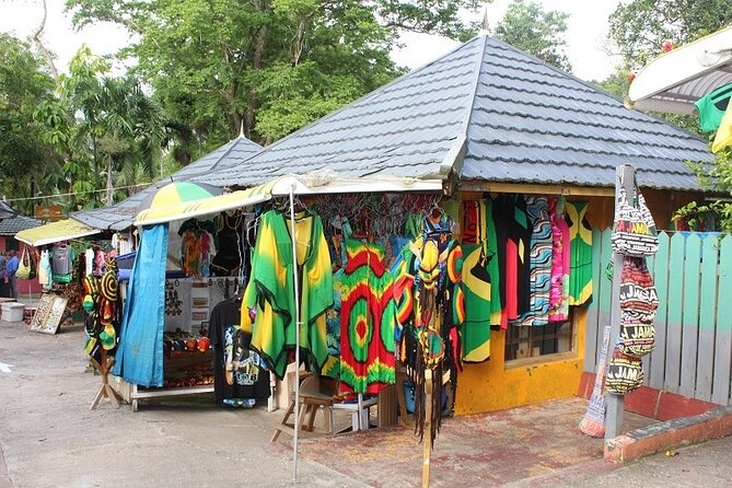 Sightseen tour and Souvenir shopping with private transportation in Montego Bay - How to use the two-and-a-half-hour schedule
