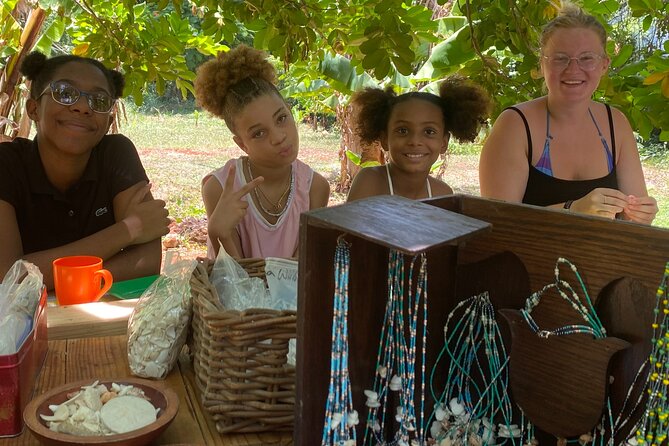 Souvenirs workshop A Mi Mek It! in Montego Bay Jamaica (FR & EN) - Who will enjoy A Mi Mek It!