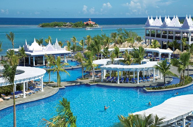 Transfer from/to Airport, Riu Reggae, Riu Montego Bay, Riu Palace - From airport doors to your Riu resort